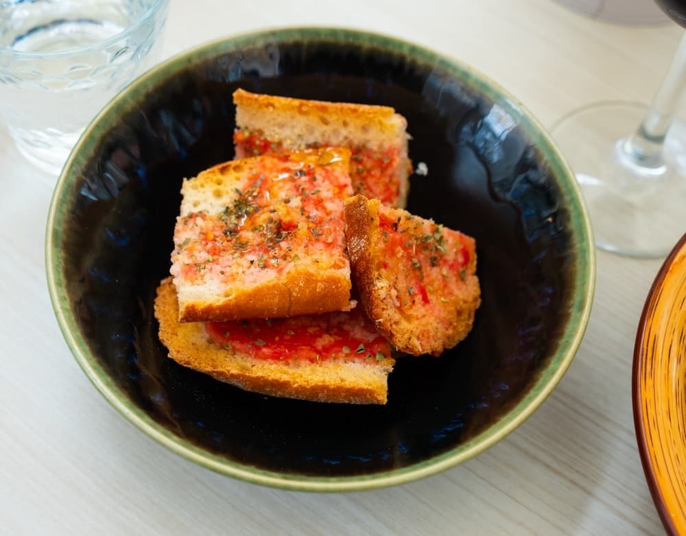 Pan con tomate