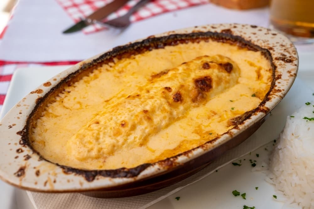 Quenelles de brochet à la lyonnaise