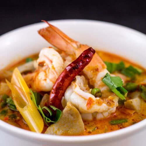 Bol de soupe Tom Yum aux crevettes