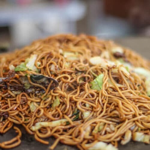 Plat chinois de chow mein