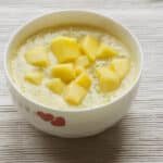 Dessert sago à la mangue servi dans un bol