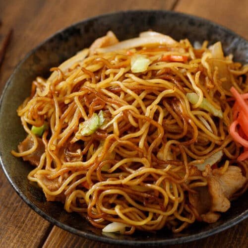 Plat japonais de yakisoba