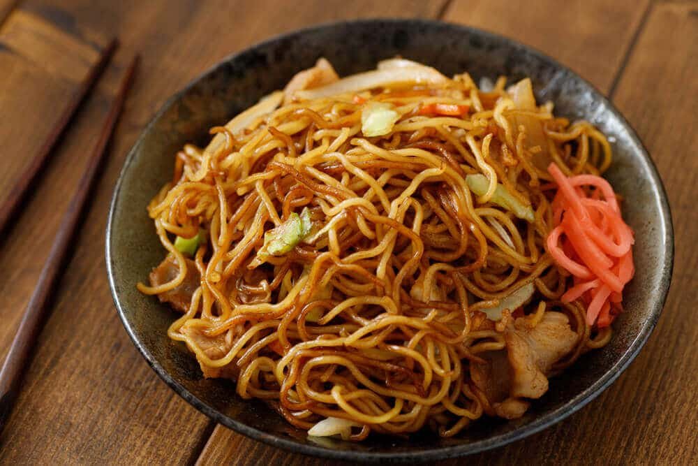 Plat japonais de yakisoba