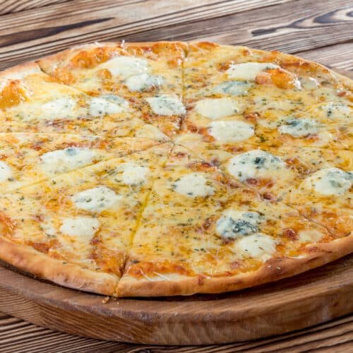 Pizza quattro formaggi