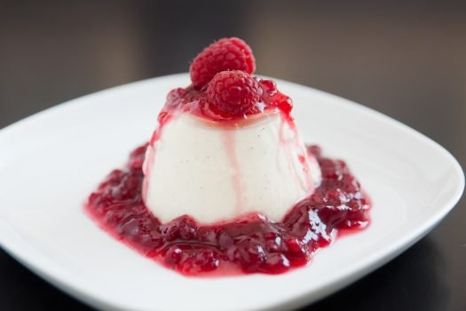 Panna,Cotta,With,Raspberries