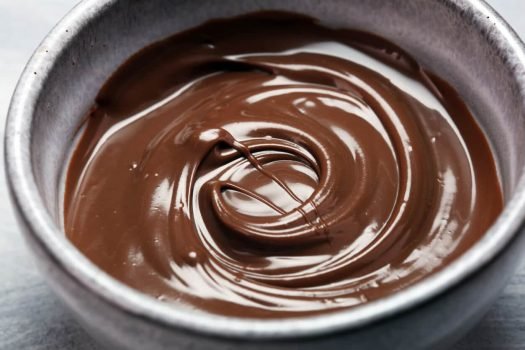 Melting chocolate, melted delicious chocolate for praline icing confectionery.