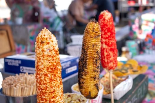 Elote dans un stand de rue.